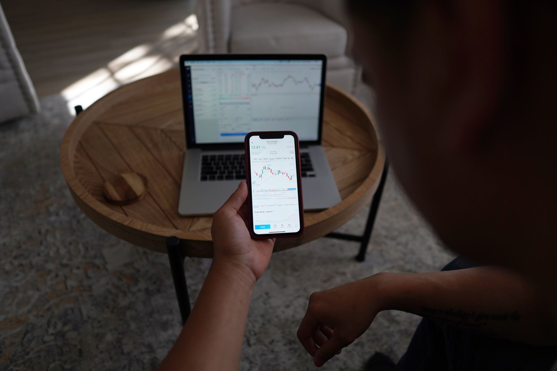 Financial market workflow supporting LlamaIndex + AI Gateway LlamaIndex + AI 网关