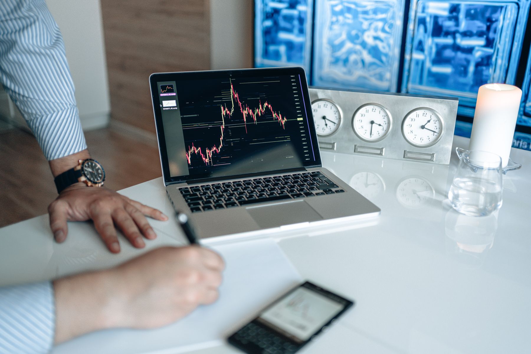Financial market workflow supporting OpenRouter vs Requesty Access or Optimization? OpenRouter vs Requesty Access or Optimization? OpenRouter 与 Requesty：广泛接入，还是策略驱动优化？ OpenRouter 与 Requesty：接入还是优化？